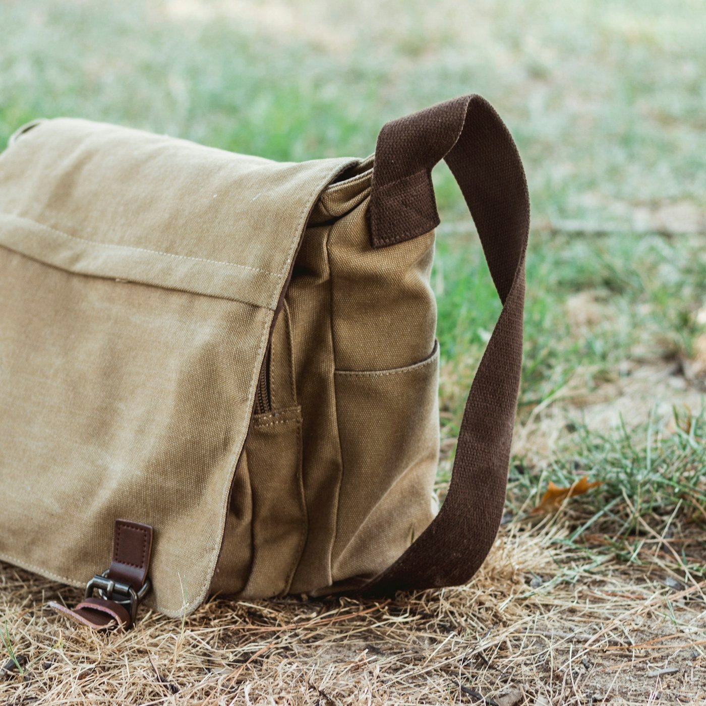 Bolso Mensajero de Lona Encerada — Velaro