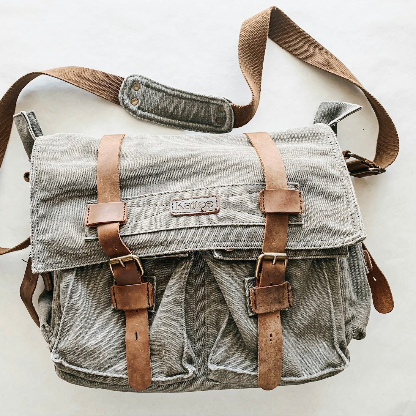 Bolso Mensajero de Lona Encerada — Velaro