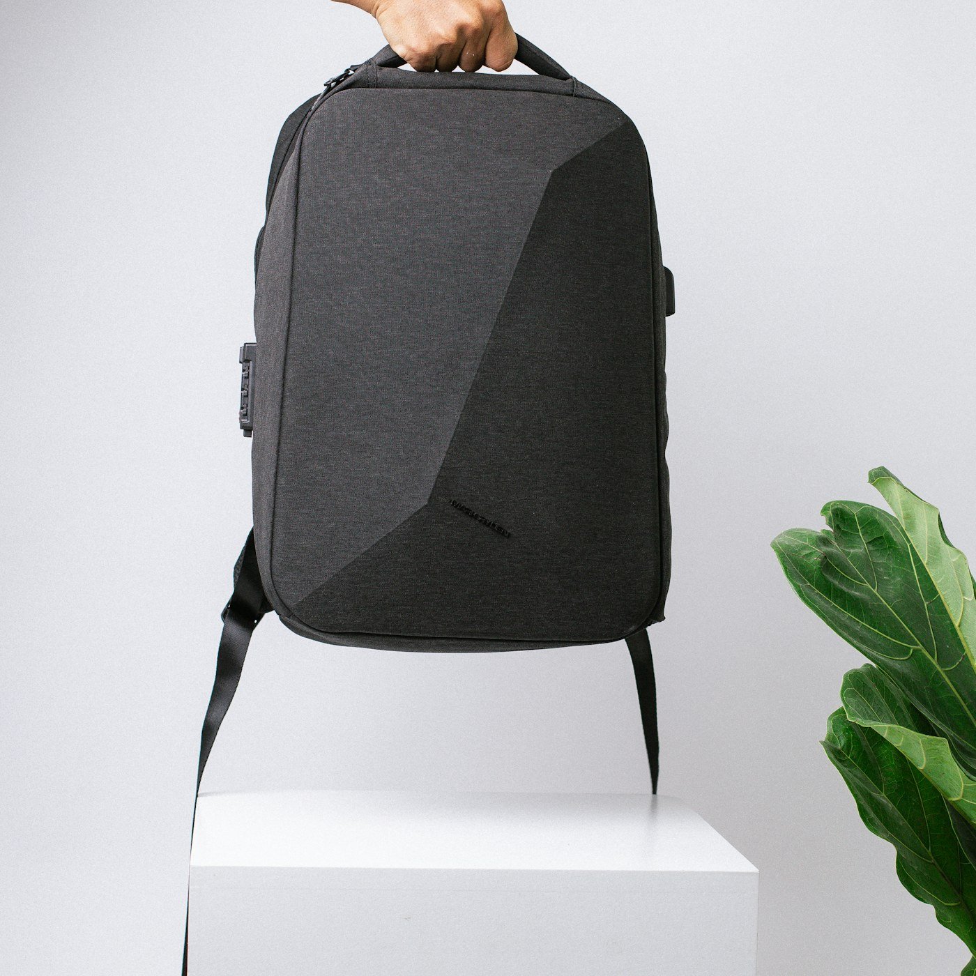 Mochila Laptop Ejecutiva 15.6" — Velaro
