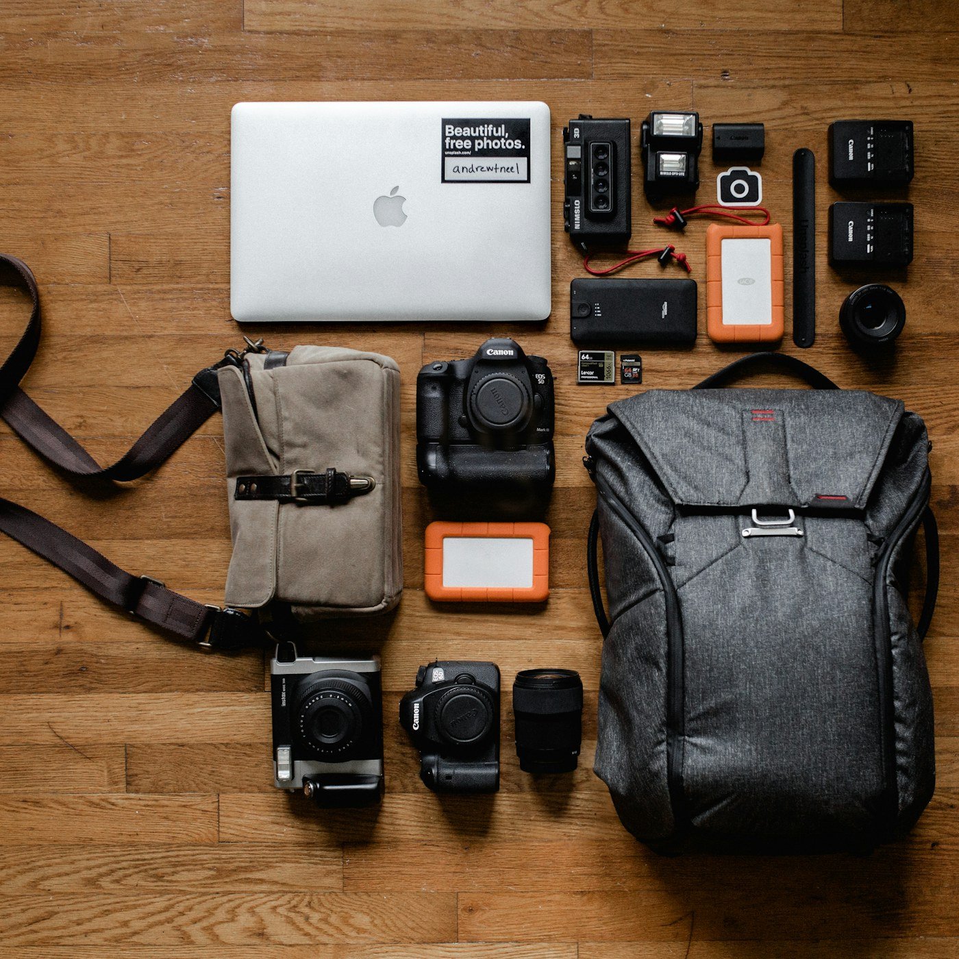 Mochila Rígida para Cámara y Laptop — Velaro
