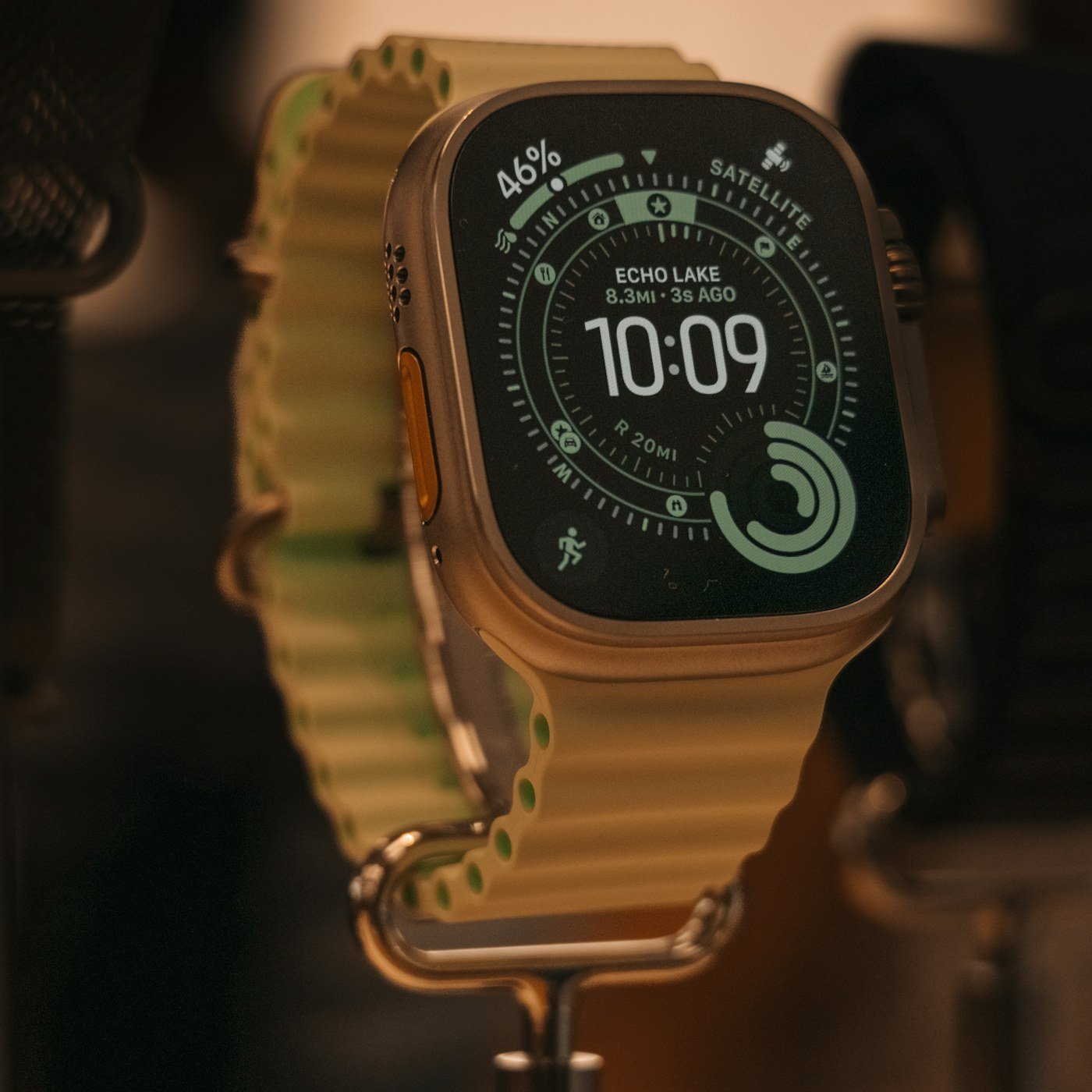 Reloj Digital Retro de Acero Reloj Digital Retro de Acero — Velaro